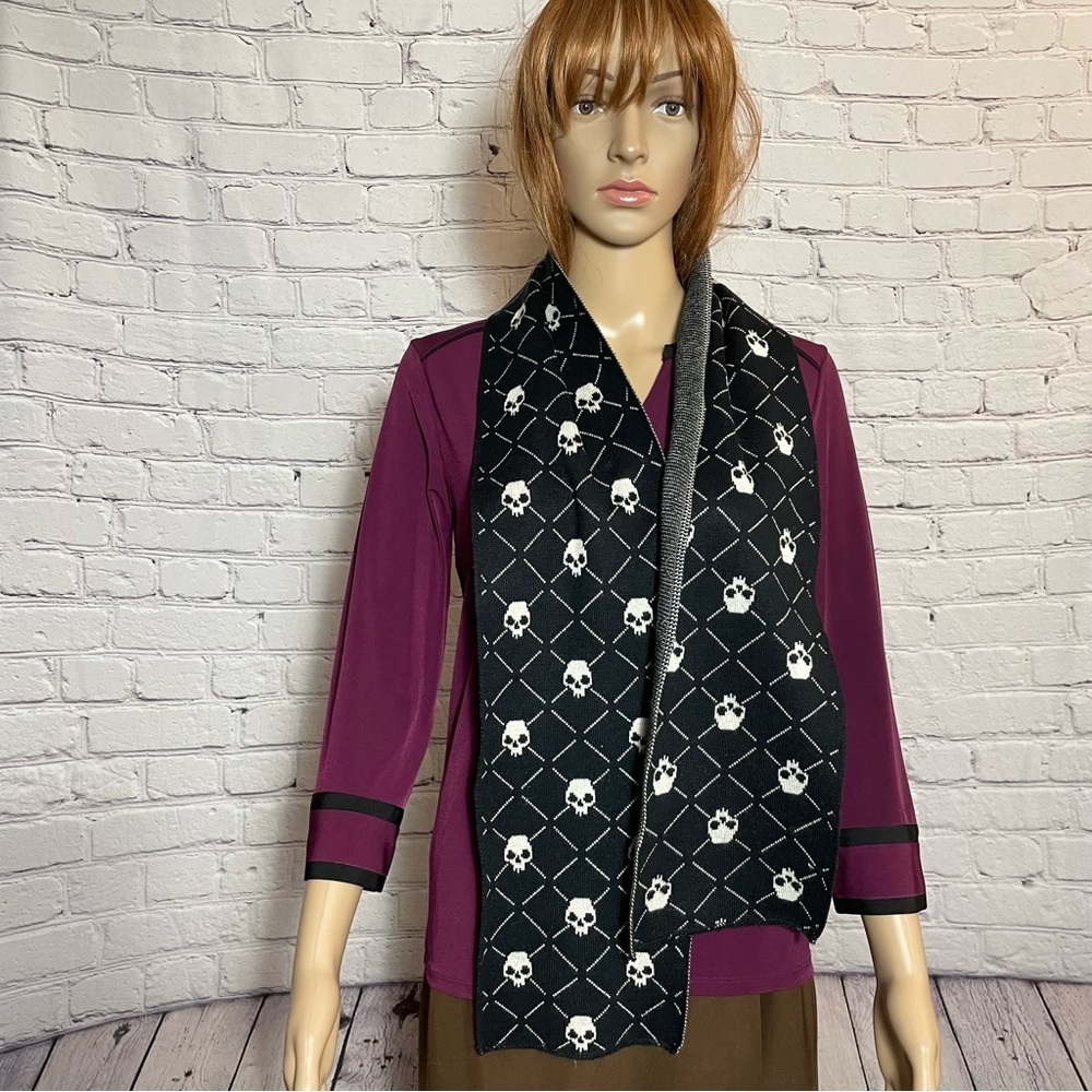 Le Chateau Skull Black and White Scarf